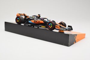 Red Bull Racing RB18 #1 M. Verstappen Winner Austin GP 2022 Minichamps 1:18 113222901 Μέταλλο - εικόνα 4 από 6