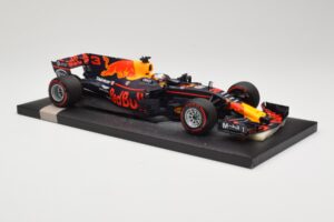 Red Bull Racing Tag Heuer RB13 #3 D. Ricciardo 3rd Place Malaysian GP 2017 Minichamps 1:18 117171503 Μέταλλο - εικόνα 4 από 6