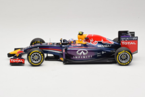 Red Bull RB10 Renault #3 D. Ricciardo Infiniti Red Bull Racing Showcar 2014 Minichamps 1:18 110140003 Μέταλλο - εικόνα 3 από 6