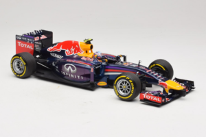 Red Bull RB10 Renault #3 D. Ricciardo Infiniti Red Bull Racing Showcar 2014 Minichamps 1:18 110140003 Μέταλλο - εικόνα 4 από 6