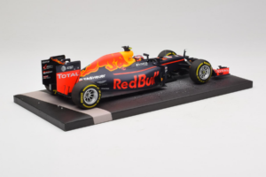 Red Bull RB12 Tag Heuer #26 D. Kvyat Red Bull Racing Showcar 2016 Minichamps 1:18 117160026 Ρητίνη - εικόνα 3 από 7