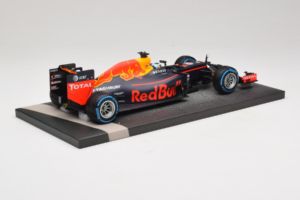 Red Bull RB12 Tag Heuer #3 D. Ricciardo Red Bull Racing Brazilian Grand Prix 2016 Minichamps 1:18 117161203 Ρητίνη - εικόνα 3 από 6