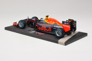 Red Bull RB12 Tag Heuer #3 D. Ricciardo Red Bull Racing Brazilian Grand Prix 2016 Minichamps 1:18 117161203 Ρητίνη - εικόνα 5 από 6