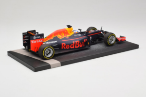 Red Bull RB12 Tag Heuer #3 D. Ricciardo Red Bull Racing Showcar 2016 Minichamps 1:18 117160003 Ρητίνη - εικόνα 3 από 7