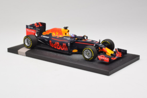 Red Bull RB12 Tag Heuer #3 D. Ricciardo Red Bull Racing Showcar 2016 Minichamps 1:18 117160003 Ρητίνη - εικόνα 4 από 7