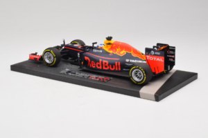 Red Bull RB12 Tag Heuer #3 D. Ricciardo Red Bull Racing Showcar 2016 Minichamps 1:18 117160003 Ρητίνη - εικόνα 5 από 7