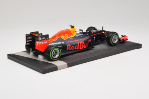 Red Bull RB12 Tag Heuer #33 M. Verstappen Red Bull Racing Showcar 2016 Minichamps 1:18 117161233 Ρητίνη - εικόνα 3 από 7