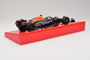 Red Bull RB18 #1 M. Verstappen Oracle Red Bull Racing Japanese Grand Prix Winner World Champion 2022 Minichamps 1:18 11322280 - εικόνα 3 από 7
