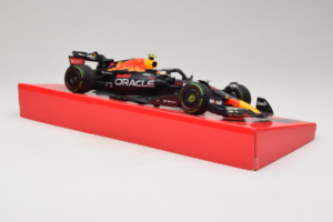 Red Bull RB18 #1 M. Verstappen Oracle Red Bull Racing Japanese Grand Prix Winner World Champion 2022 Minichamps 1:18 11322280 - εικόνα 4 από 7