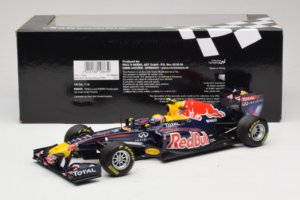 Red Bull RB7 Renault #2 M. Webber Red Bull Racing Showcar 2011 Minichamps 1:18 110110002 Μέταλλο - εικόνα 6 από 7