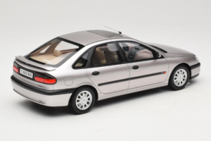 Renault Laguna V6 3.0 Baccara Opal Grey Otto 1:18 OT1185 Ρητίνη - εικόνα 2 από 6