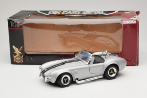 Shelby Cobra 427S/C Ασημί Με Μαύρες Ρίγες Road Signature 1:18 92058 Μέταλλο - εικόνα 8 από 8