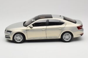 Skoda Superb Mk3 Χρυσό Paudi Model 1:18 ZSS000006GOLD Μέταλλο - εικόνα 4 από 8