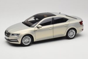 Skoda Superb Mk3 Χρυσό Paudi Model 1:18 ZSS000006GOLD Μέταλλο