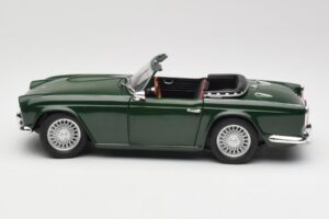 Triumph TR4 British Racing Green Revell 1:18 08827-T1 Μέταλλο - εικόνα 4 από 8