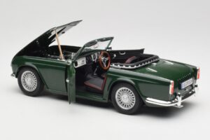Triumph TR4 British Racing Green Revell 1:18 08827-T1 Μέταλλο - εικόνα 5 από 8