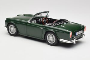 Triumph TR4 British Racing Green Revell 1:18 08827-T1 Μέταλλο - εικόνα 7 από 8
