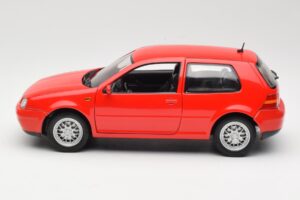 Volkswagen Golf Mk4 GTI Κόκκινο Revell 1:18 08943 Μέταλλο - εικόνα 4 από 8