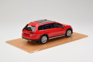 Volkswagen Golf Mk7 Alltrack Tornado Red DNA 1:18 DNA000035 Ρητίνη - εικόνα 2 από 6