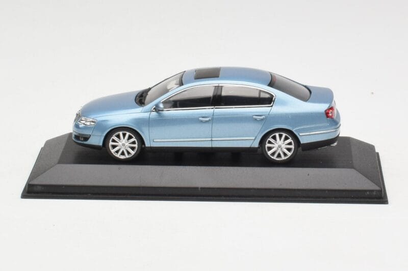 Volkswagen Passat B6 Blue Metallic Minichamps 1:43 PASSAT002 Μέταλλο