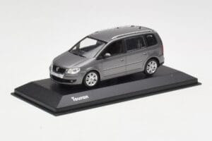 Volkswagen Touran Sport Platinum Grey Minichamps 1:43 TOURAN003 Μέταλλο - εικόνα 2 από 4