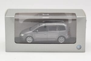 Volkswagen Touran Sport Platinum Grey Minichamps 1:43 TOURAN003 Μέταλλο - εικόνα 4 από 4