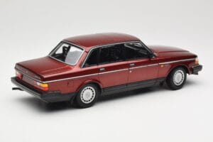 Volvo 240 GL Dark Red Metallic Minichamps 1:18 155171406 Μέταλλο - εικόνα 2 από 6