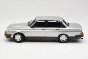 Volvo 240 GL Ασημί Minichamps 1:18 155171408 Μέταλλο - εικόνα 3 από 6