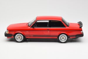 Volvo 240 Turbo Κόκκινο Custom IXO 1:18 18CMC177 Μέταλλο - εικόνα 3 από 5