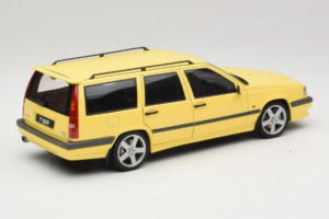 Volvo 850 T-5R Break Cream Yellow AUTOart 1:18 79506 Μέταλλο - εικόνα 3 από 8