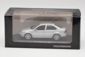 Volkswagen Bora Reflex Ασημί Minichamps 1:43 81982223S Μέταλλο - εικόνα 4 από 4