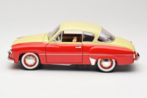Wartburg 311 Coupe Κόκκινο & Μπεζ Revell 1:18 08418 Μέταλλο - εικόνα 4 από 8