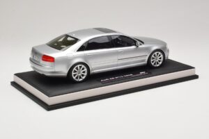 Audi A8 D3 W12 Ice Silver Metallic MotorHelix 1:18 MH030ISM Ρητίνη - εικόνα 3 από 7