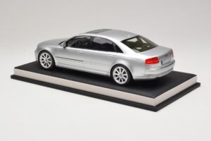 Audi A8 D3 W12 Ice Silver Metallic MotorHelix 1:18 MH030ISM Ρητίνη - εικόνα 5 από 7