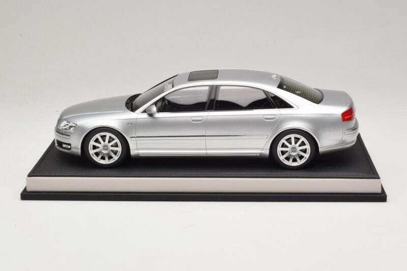 Audi A8 D3 W12 Ice Silver Metallic MotorHelix 1:18 MH030ISM Ρητίνη