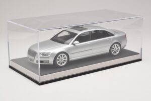 Audi A8 D3 W12 Ice Silver Metallic MotorHelix 1:18 MH030ISM Ρητίνη - εικόνα 6 από 7