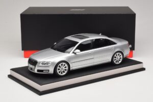 Audi A8 D3 W12 Ice Silver Metallic MotorHelix 1:18 MH030ISM Ρητίνη - εικόνα 7 από 7