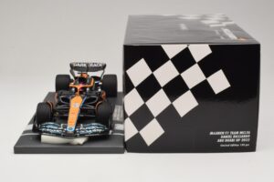 McLaren MCL36 #3 D. Ricciardo Abu Dhabi GP 2022 Minichamps 1:18 537224003 Ρητίνη - εικόνα 6 από 7