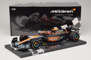 McLaren MCL36 #3 D. Ricciardo Abu Dhabi GP 2022 Minichamps 1:18 537224003 Ρητίνη - εικόνα 7 από 7