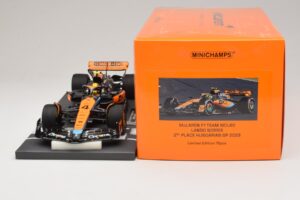 McLaren MCL60 #4 L. Norris 2nd Place Hungarian GP 2023 Minichamps 1:18 537233004 Ρητίνη - εικόνα 6 από 7