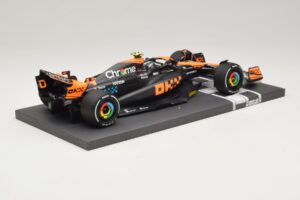McLaren MCL60 #4 L. Norris 2nd Place Singapore GP 2023 Minichamps 1:18 537233404 Ρητίνη - εικόνα 2 από 7