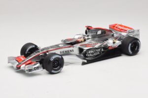 McLaren MP4/21 #3 K. Raikkonen 2006 Minichamps 1:18 530061803 Ρητίνη