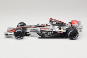 McLaren MP4/21 #3 K. Raikkonen 2006 Minichamps 1:18 530061803 Ρητίνη - εικόνα 3 από 7