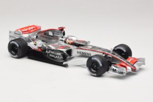 McLaren MP4/21 #3 K. Raikkonen 2006 Minichamps 1:18 530061803 Ρητίνη - εικόνα 4 από 7