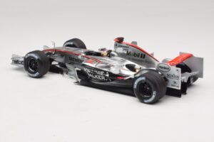 McLaren MP4/21 #3 K. Raikkonen 2006 Minichamps 1:18 530061803 Ρητίνη - εικόνα 5 από 7