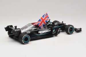 Mercedes AMG Petronas W12 E Performance L. Hamilton Winner British GP 2021 Minichamps 1:18 110211144 Ρητίνη - εικόνα 2 από 7