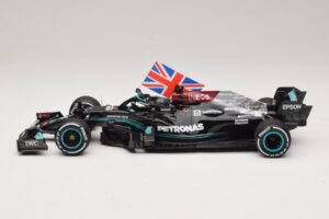 Mercedes AMG Petronas W12 E Performance L. Hamilton Winner British GP 2021 Minichamps 1:18 110211144 Ρητίνη - εικόνα 3 από 7