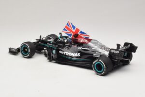 Mercedes AMG Petronas W12 E Performance L. Hamilton Winner British GP 2021 Minichamps 1:18 110211144 Ρητίνη - εικόνα 5 από 7