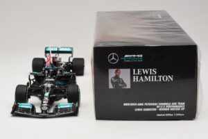 Mercedes AMG Petronas W12 E Performance L. Hamilton Winner British GP 2021 Minichamps 1:18 110211144 Ρητίνη - εικόνα 6 από 7
