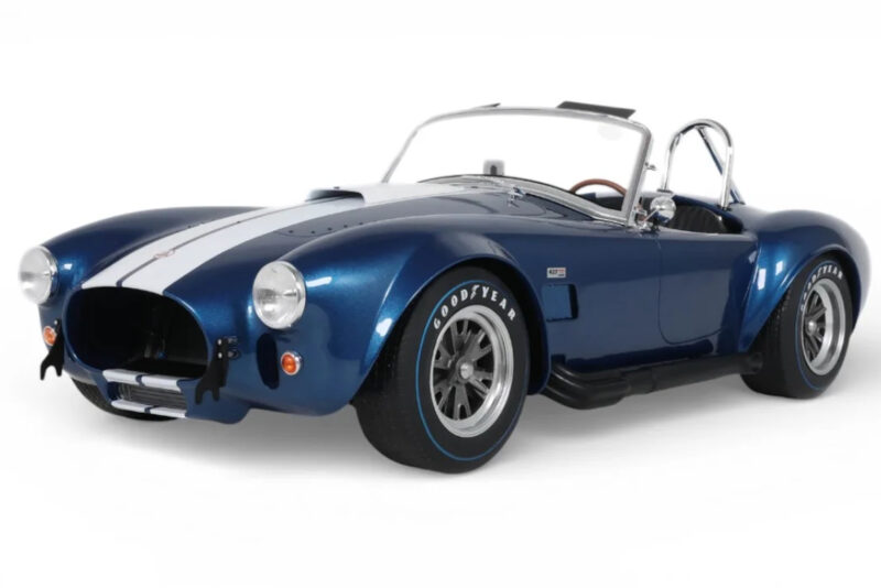 Shelby Cobra 427 S/C Μπλε & Λευκό Ρίγα GT Spirit 1:8 GTS800802 Ρητίνη